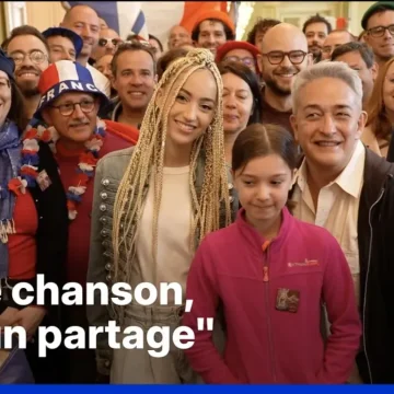 15689e86-299c-4564-bca6-ad5fb4fe68fb Rencontre entre la chanteuse Monroe et ses fans à l’ambassade de France en Autriche