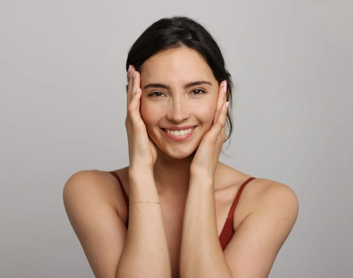 16743966-9558-4db3-957c-549fdcadff48 Le yoga facial : une routine anti-âge naturelle