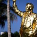 Une statue géante de Donald Trump inaugurée en Floride