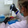 Réduction des financements pour la recherche médicale en Argentine sous Javier Milei