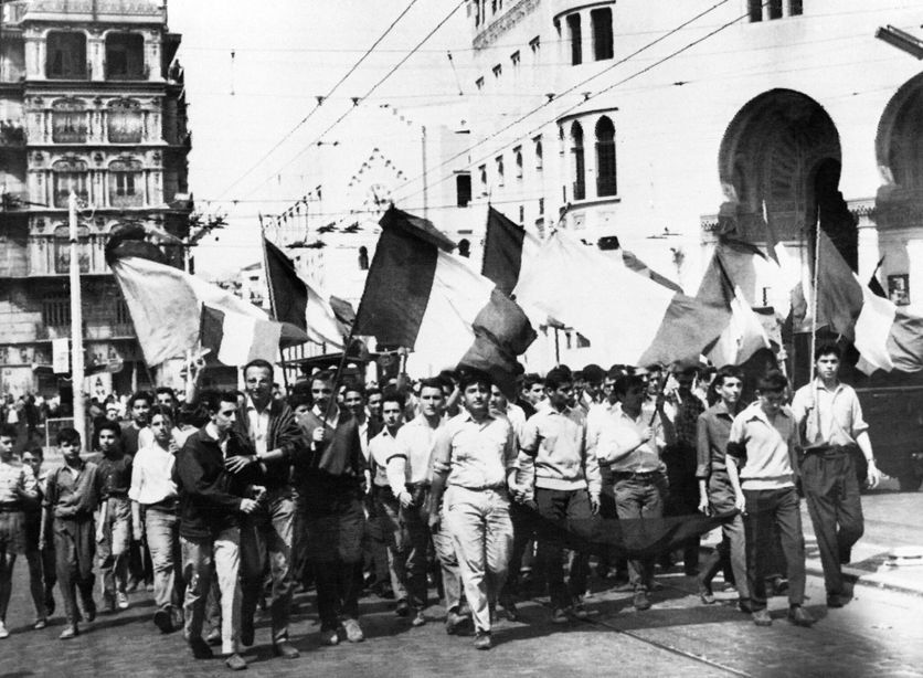 ALGERIAN WAR-COMMITTEE OF PUBLIC SAFETY Les Grandes Fractures : Une exploration de l’engagement chrétien en France