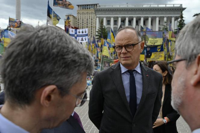 1b258a19-0f71-4265-b37b-ba6d27aefd33 Réactions des politiciens français aux critiques sur leurs visites en Ukraine