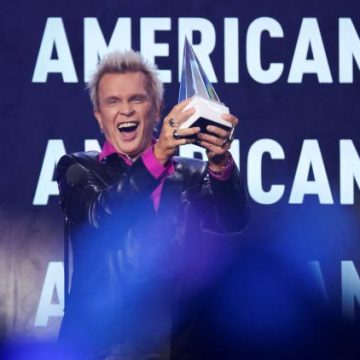 3d796840-225e-4134-b794-a235dfbd0651 Billy Idol honoré pour l’ensemble de sa carrière aux American Music Awards
