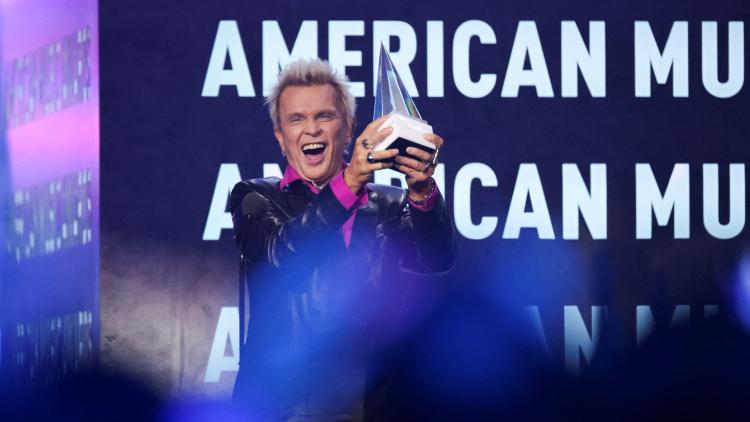 3d796840-225e-4134-b794-a235dfbd0651 Billy Idol honoré pour l’ensemble de sa carrière aux American Music Awards