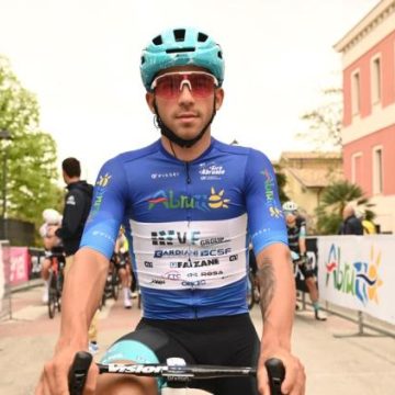 522b1b34-dd8b-4a6e-b2c1-405e85859e6f Enrico Zanoncello disqualifié du Tour d’Italie pour un coup de tête