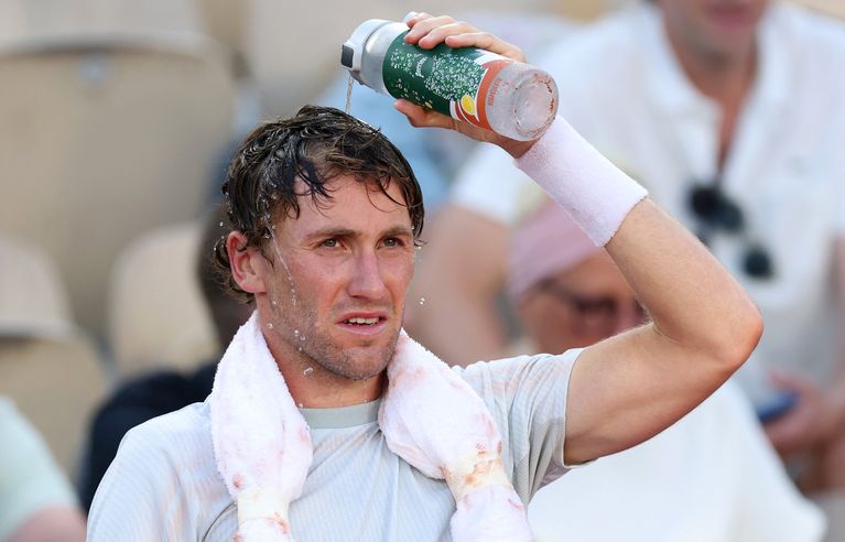 *** BESTPIX *** 2026 French Open - Day Two Les Conditions Climatiques à Roland-Garros 2026 : Un Début de Tournoi Sous la Canicule