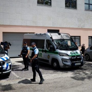 Deux Garçons Abandonnés Retrouvés au Portugal : Retour en Famille