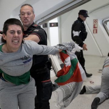 Incident à l’aéroport de Bilbao: Arrestations de militants propalestiniens