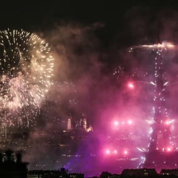 7f4279bc-ce42-4b71-b2b0-e570c3f8c251 Le feu d’artifice de Paris avancé pour rendre hommage aux victimes de Nice