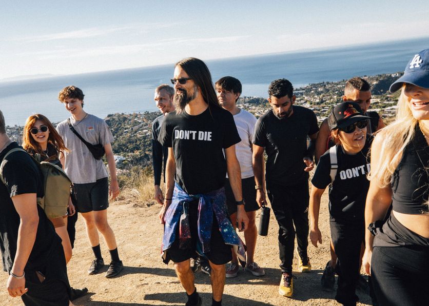 A "Don't Die" meet-up in Los Angeles on Dec. 16, 2023. Bryan Johnson, who has nearly four million social media followers, said this month that he would start his own religion. (Sinna Nasseri/The New York Times) Plongée dans le marché de la longévité