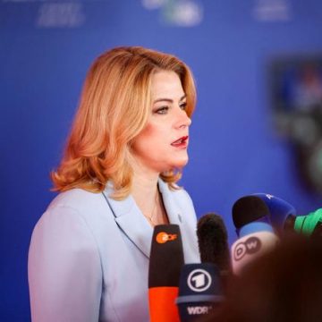 97aad7c1-2779-439f-80e8-8a5e9095d1d1 Crise politique en Lettonie: la première ministre démissionne