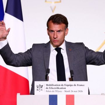 Emmanuel Macron Mobilise pour l’Électrification de l’Économie