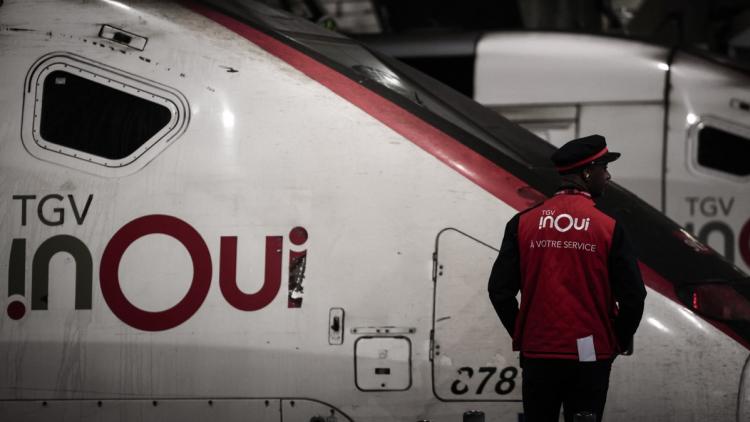 9dc7fae8-3268-479d-8588-a7017dd81a87 Deux TGV Bloqués par un Défaut Électrique près de Lyon