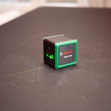 Comparatif des niveaux lasers : Bosch Quigo Green, LasGoo LG-3Dx et Bosch AdvancedLevel 360 Set