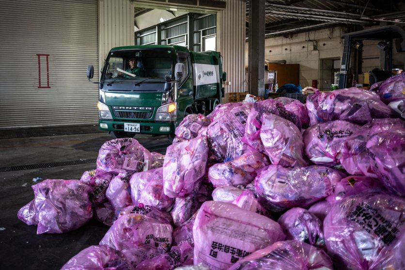 JAPAN-ENVIRONMENT-MANUFACTURING-DIAPERS-DEMOGRAPHICS Le Japon Face au Défi du Recyclage des Couches pour Adultes