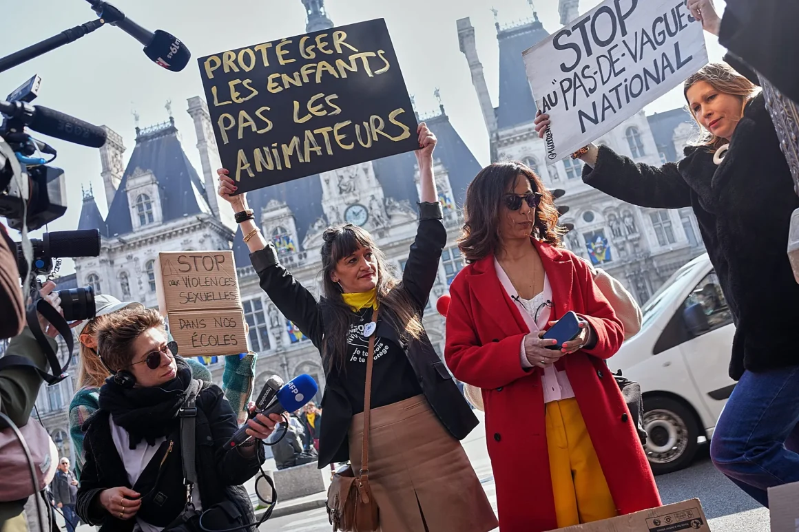 a95fed64-92ae-4008-ab9d-5e7ea0920bc9 Les animateurs périscolaires parisiens en grève pour dénoncer un climat de suspicion