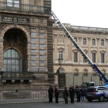 Un rapport critique la sécurité des musées au Louvre