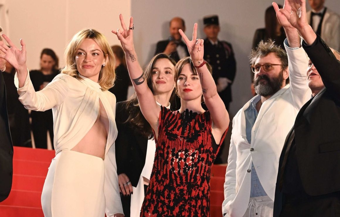 bc6bdeeb-06b2-4bf1-b9f1-32716cb39b20 Les célébrités éblouissent le Festival de Cannes