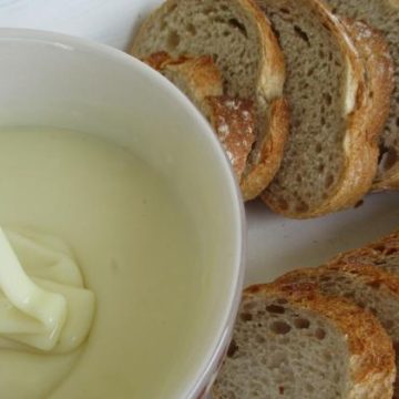 bcf14668-1269-4e37-af1b-7bd098e198e2 La Cancoillotte : Une Spécialité Fromagère de Nouveau sur le Devant de la Scène