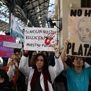 c23f6045-9738-429c-8204-a636ec389958 Manifestations massives contre l’austérité universitaire en Argentine