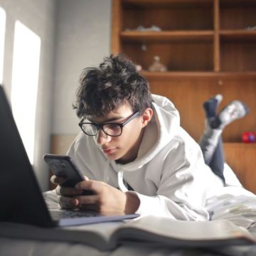 Rapport de l’Observatoire : Les jeunes et l’addiction aux écrans