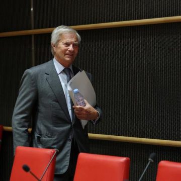c66eff19-de54-4705-b5e9-af2b7c7e0232 Un réalisateur aborde le financement de la culture à Cannes