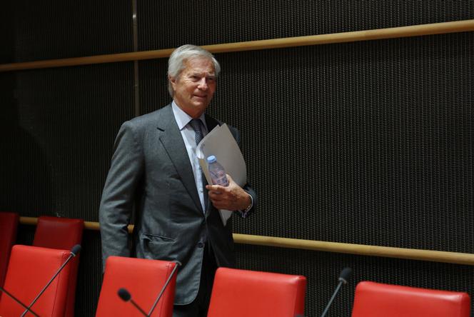 c66eff19-de54-4705-b5e9-af2b7c7e0232 Un réalisateur aborde le financement de la culture à Cannes