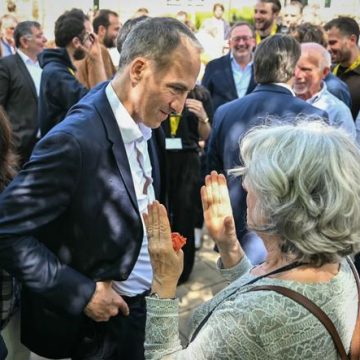 c8a172ab-ea10-4566-ae1d-c30e4b03b799 Raphaël Glucksmann prépare sa candidature à la présidentielle de 2027