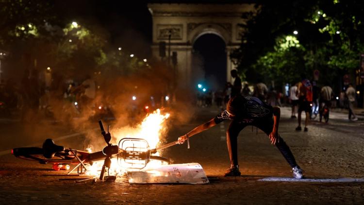 c91b435f-68d7-44a9-ba34-b3cf1b4a9e40 Les violences urbaines après la victoire du PSG suscitent l’indignation