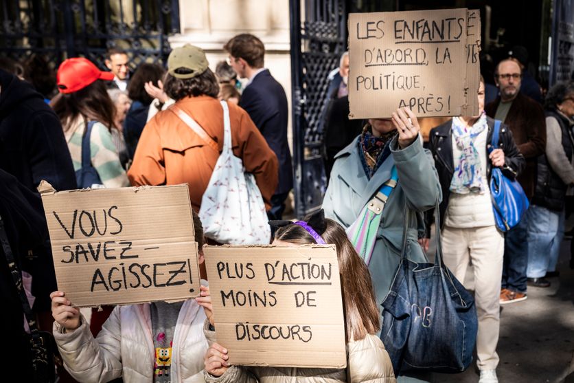 FRANCE-POLITICS-MUNICIPAL-COUNCIL-PROTEST-PARIS-11TH-VIOLENCES Augmentation des Suspensions pour Agressions dans le Périscolaire Parisien