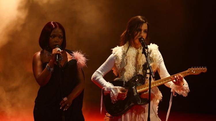 ca63daa3-6b5f-413b-8502-fa386da30a01 Theodora et Oklou illuminent l’ouverture du Festival de Cannes