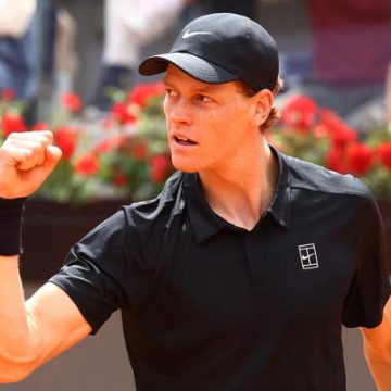 cf0b66b8-7f54-42f6-b481-4114a1eb4d99 Jannik Sinner atteint les demi-finales du Masters 1000 de Rome