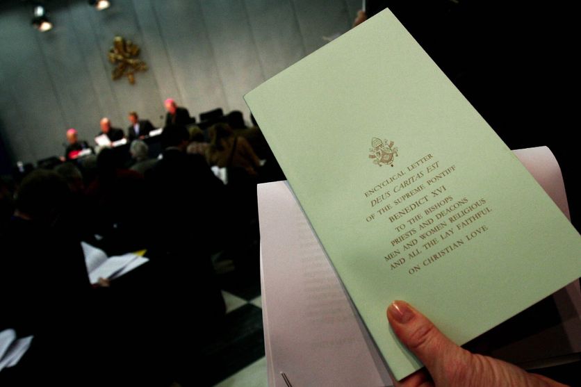 Official presentation of Pope BenedictXVI's first encyclical &q Les encycliques et leur impact mondial