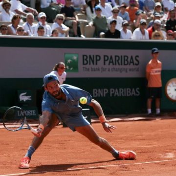 e76a9c3b-330a-4398-bb2f-87d71871d712 Victoire de Quentin Halys à Roland-Garros parmi les défaites françaises