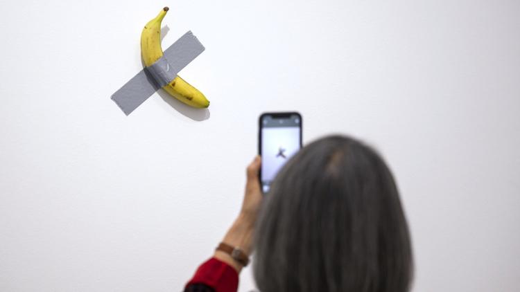 e88e7321-cc21-43ca-a5d9-a69ca9039665 Vol d’une œuvre emblématique : la banane de Maurizio Cattelan dérobée