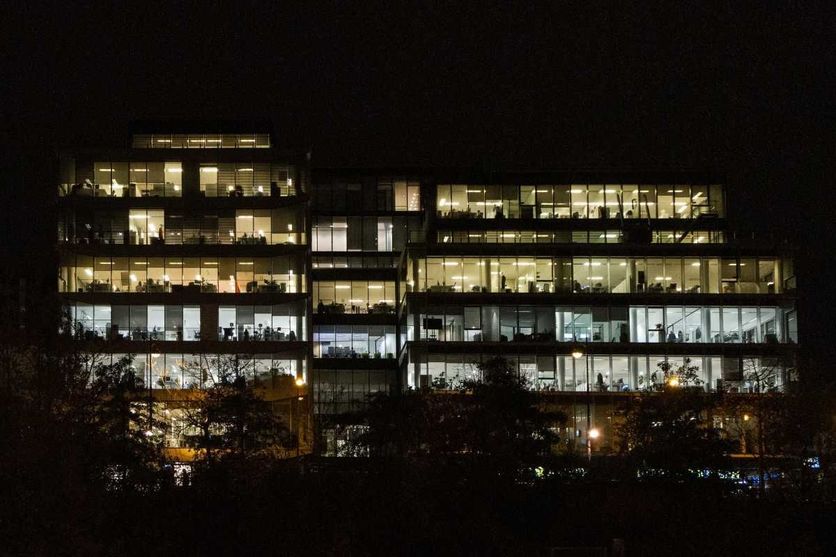 FRANCE - LABOUR OFFICES AT NIGHT IN PARIS Les Enquêtes Internes en Entreprises: Défis Éthiques et Pratiques