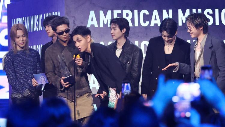 f0f328f3-7bd8-4910-b0c6-4a6bef8cd654 BTS triomphe aux American Music Awards