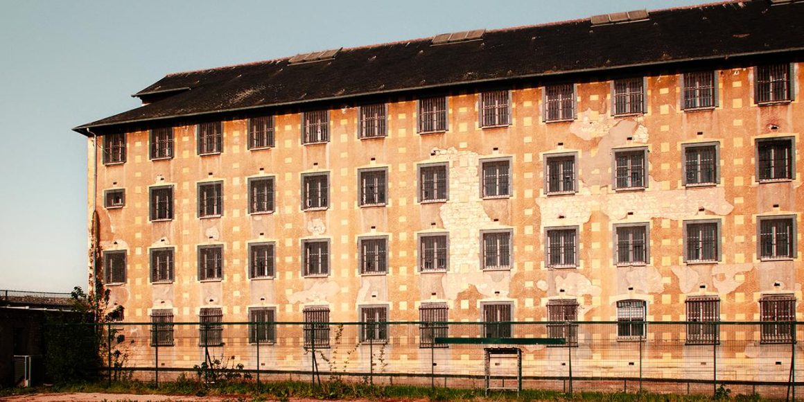 f22c75e8-f5e0-4f42-9366-a707acc4283b Prison de Caen : Un bâtiment historique en attente de réhabilitation