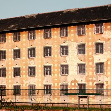 f22c75e8-f5e0-4f42-9366-a707acc4283b Prison de Caen : Un bâtiment historique en attente de réhabilitation