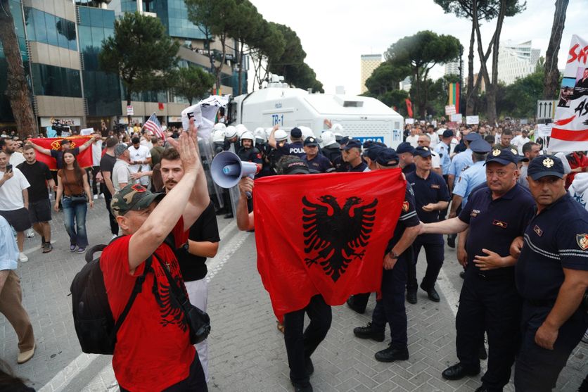 0380d0b4-a83f-46a1-9db7-3300f5fc7083 Manifestations en Albanie contre un projet touristique controversé
