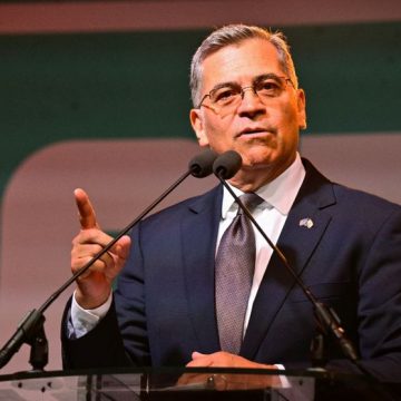 05751b8b-03b5-4ff5-bf4c-ac62410eb203 Élections de mi-mandat en Californie : Steve Hilton contre Xavier Becerra