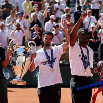 0667d243-1855-4e9e-a7f2-94207b57eec3 Les Joueurs du PSG Rayonnent à Roland-Garros avec le Trophée de la Ligue des Champions