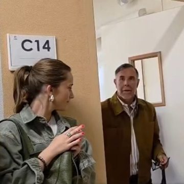 0f4e9bfd-5b7b-434e-a0af-b56a6b6f033d Un hommage émouvant pour un professeur partant à la retraite