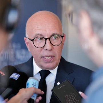 Éric Ciotti propose un projet de loi pour la climatisation obligatoire dans les établissements publics