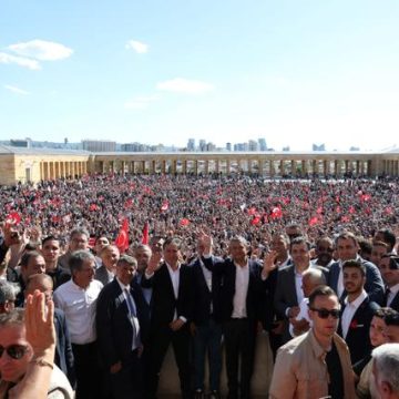 17849972-f8a3-4c7f-801b-7b9b078c0c41 L’affrontement politique au sein du CHP en Turquie