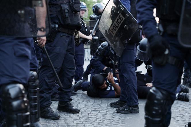1f30b16f-cd6d-43b1-8fc7-384ebaa136f2 Comparutions immédiates après les violences à Paris suite à la victoire du PSG