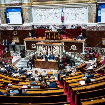 23d28ed5-d229-4151-a767-40ea3f53f934 Réforme constitutionnelle pour une Corse autonome : un examen parlementaire