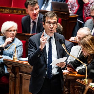 Le Sénat adopte un projet de loi sur le travail des artisans le 1er mai