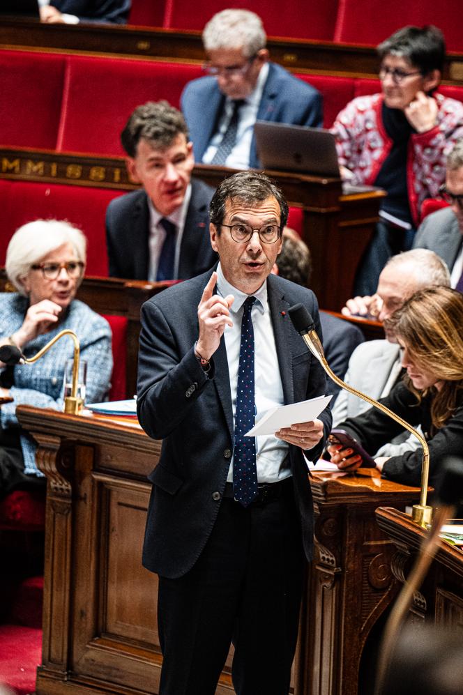 27ad485f-eae1-4275-9581-7738c43bc337 Le Sénat adopte un projet de loi sur le travail des artisans le 1er mai