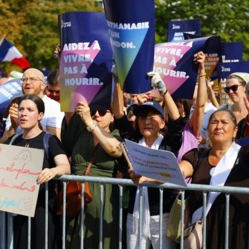 2a13a476-f24b-4879-ae45-270d62fbe214 Manifestation contre la loi sur la fin de vie